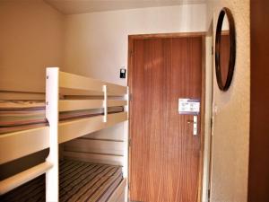 Studio cabine au pied des pistes avec balcon et ascenseur à Auris en Oisans - FR-1-297-154