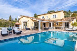 Villas Luxurious Retreat in Private Mougins Residency with Pool : Appartement