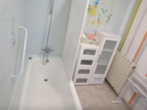 Maisons de vacances Cottage by the Chateau with pool in National Parc : photos des chambres