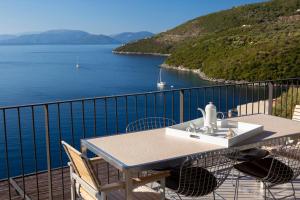 Villa Kastos - Stylish Luxury Villa with Direct Sea Access