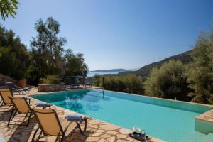 Villa Cristina - Charming Villa with Stone and Wood Elements in Sivota Bay