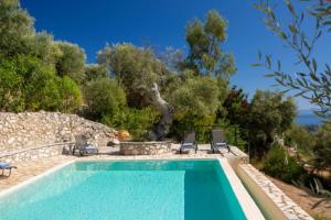 Villa Cristina - Charming Villa with Stone and Wood Elements in Sivota Bay