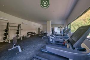 Great Apt with Rooftop Pool - Private Balcony