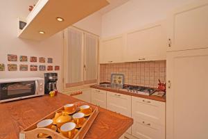 Villa Daniela con giardino privato recintato e barbecue, vicino alla spiaggia