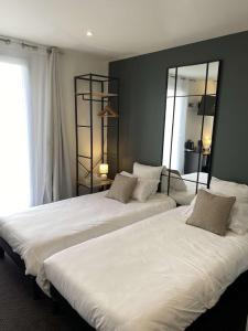 Hotels Contact Hotel Lunotel Saint Lo : Chambre Lits Jumeaux