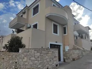 Varkaris Room 2 - Mésa Didýma