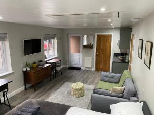 SPALDING - Self Contained Studio Double - An extra single bed can be provided