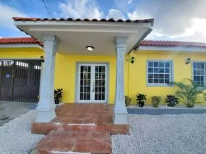 Remodeled & Very Cozy sleeps 12 near Casa Bacardi, Center Unit - Bayamon