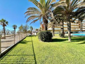 Roses Holiday Center