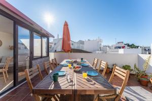 Wonderful 3 BDR Duplex W Terrace by LovelyStay