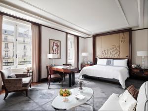 Junior Suite room in Hotel The Peninsula Paris