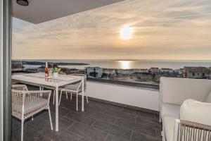 Mina stunning sea view apartment 