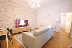 Emerald holiday home with patio