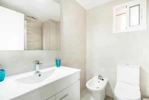 Apartamento amplio con 4 habitaciones y 2 baƱos - Great apartment with 4 rooms - 2 baths