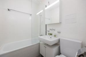 Urban Oasis with Queen Bed and View BE-19