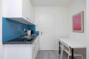 Urban Oasis with Queen Bed and View BE-43