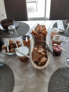 B&B / Chambres d'hotes Chambres d'hotes, B&B climatisees LA BORRELLIENNE : photos des chambres
