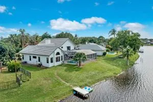 Lake Luxe Equine, Waterfront, Screened-in Pool, Hot Tub - Lake Views! Hosted By Relaxtay - Loxahatchee