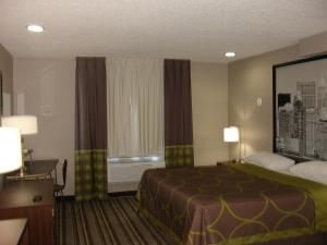 King Room - Disability Access room in Super 8 by Wyndham Jamaica North Conduit