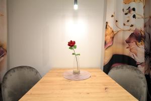 Premium Apartment - Red Rose