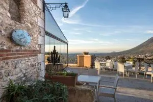 The Life - Cineto Romano