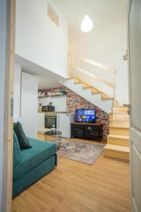 Cosy gallery flat in Akacfa st.