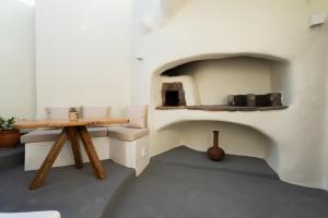 Approxi Cave: 2-Bedroom Retreat