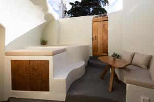 Approxi Cave: 2-Bedroom Retreat