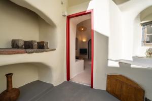 Approxi Cave: 2-Bedroom Retreat