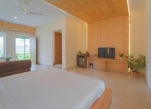 Swiss Cottage and Spa by Salvus