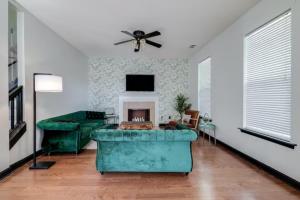 Tupelo Two Story - Near Savannah, I95, and Airport (Sleeps 8)