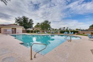 Pool Access and Golf Course View! Goodyear Retreat