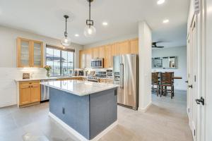 Pool Access and Golf Course View! Goodyear Retreat