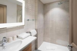 Hotels Campanile Annecy Centre - Gare : Chambre Double Nouvelle Génération