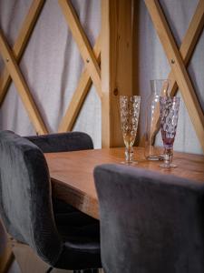 Aloha Glamp - Całoroczny glamping nad rzeką z prywatną balią - Stok narciarski, góry, lasy, sauna