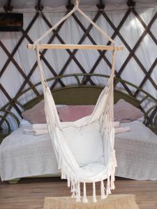 Aloha Glamp - Całoroczny glamping nad rzeką z prywatną balią - Stok narciarski, góry, lasy, sauna