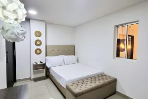ED SANTO TOMAS LAURELES MEDELLIN