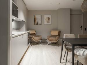 Mountain Retreat for 4 in Are Ski-In Ski-Out Apt- No Windows