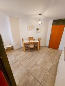 Departamento céntrico LA CAÑADA con BALCÓN a metros de la PEATONAL de la ciudad