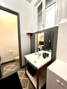 Champs-Elysées - Arc de Triomphe - 4 people