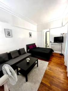 Champs-Elysées - Arc de Triomphe - 4 people