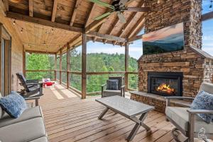 The Water Fox in Sevierville with Indoor Pool, Hot Tub, Game Rm, and Theater