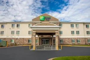 Holiday Inn Express & Suites Clinton by IHG - De Witt
