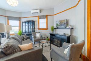 Rustic 3-Bedroom, 1.5-Bath Oasis by Downtown