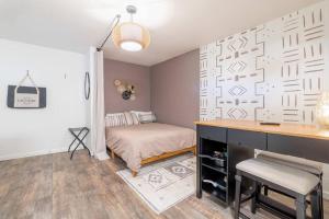 Modern Haven: Chic Studio Getaway