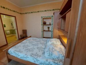 Maisons de vacances Gite Carelles, 5 pieces, 11 personnes - FR-1-600-57 : photos des chambres