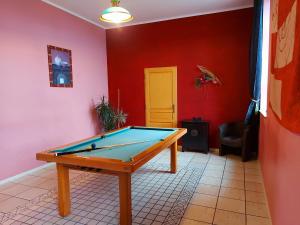 Maisons de vacances Gite Carelles, 5 pieces, 11 personnes - FR-1-600-57 : photos des chambres