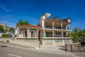 Apartments with a parking space Crikvenica - 22283 