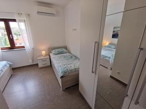 Apartments with parking space Crikvenica - 22283