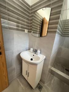 Apartments by the sea Jelsa, Hvar - 22256